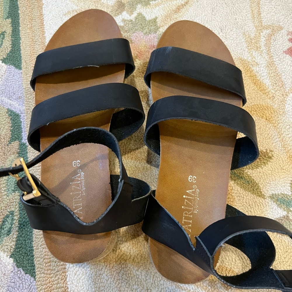 Womens Black strapped platform heel
